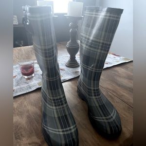 Rain boots